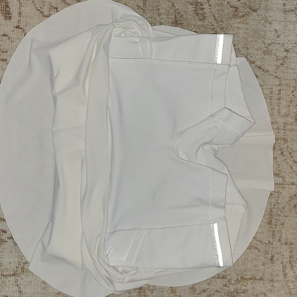 Lululemon Quick Pace Skirt w Shorts  WHITE  sz 2 - Picture 3 of 6